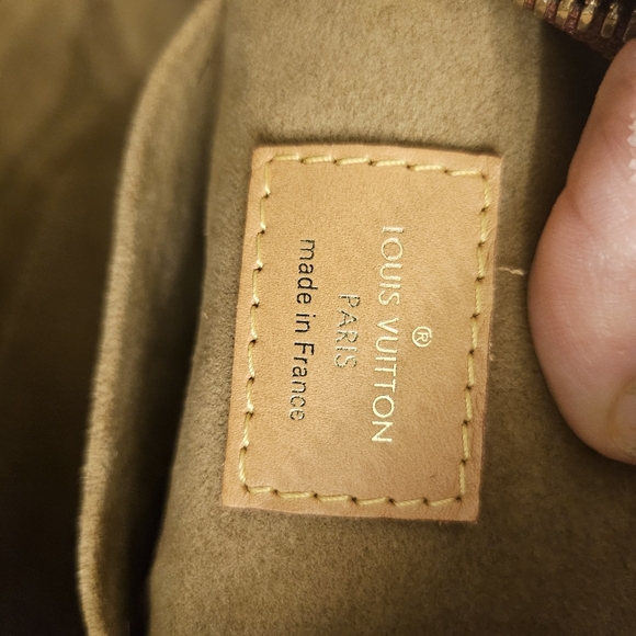 Louis Vuitton Boite Chapeau MM Crossbody Bag - Picture 14 of 14